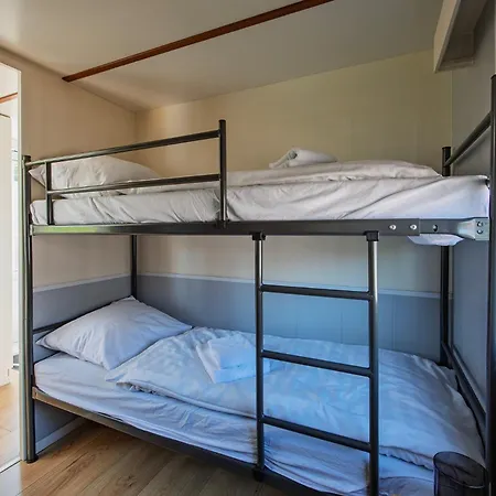 27, Beekse Bergen, Efteling, Woods, Private Parking! Chalet *