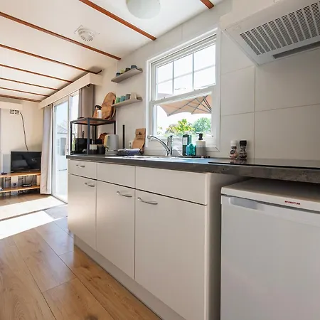 27, Beekse Bergen, Efteling, Woods, Private Parking! Chalet Oisterwijk